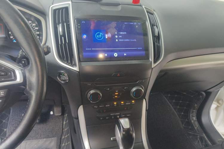 Used Ford Edge 2016 EcoBoost 245 Two-Wheel-Drive Platinum Edition 7-Seater Audio And AC Panel