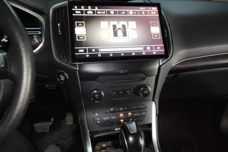Used Ford Edge 2016 EcoBoost 245 Two-Wheel-Drive Titanium 7-Seater Audio And AC Panel
