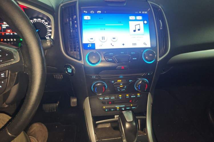 Used Ford Edge 2016 EcoBoost 245 Two-Wheel-Drive Platinum Edition 7-Seater Audio And AC Panel