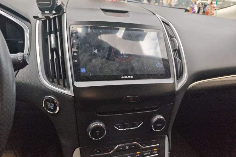 Used Ford Edge 2016 EcoBoost 245 Two-Wheel-Drive Titanium 7-Seater Audio And AC Panel