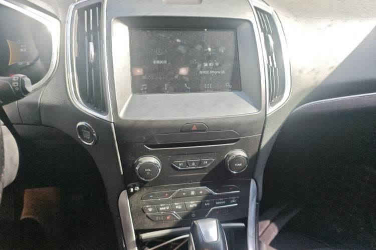 Used Ford Edge 2016 EcoBoost 245 Two-Wheel-Drive Titanium 7-Seater Audio And AC Panel