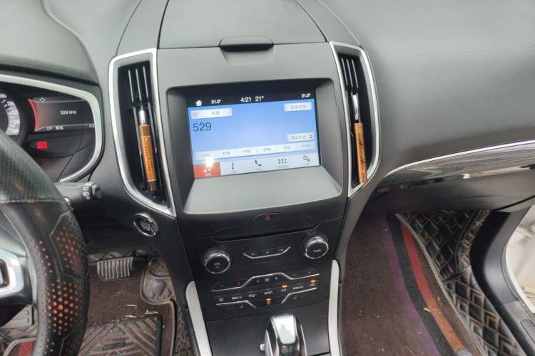 Used Ford Edge 2016 EcoBoost 245 Two-Wheel-Drive Titanium 7-Seater Audio And AC Panel