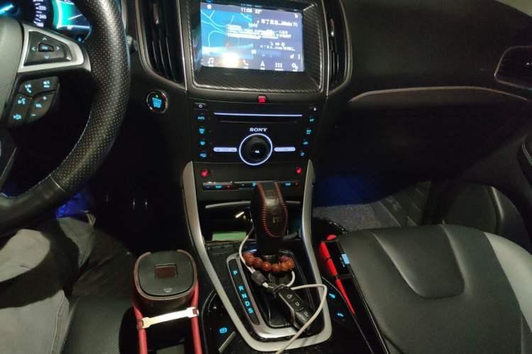 Used Ford Edge 2016 EcoBoost 330 V6 Four-Wheel Drive Sporty 7-Seater Audio And AC Panel