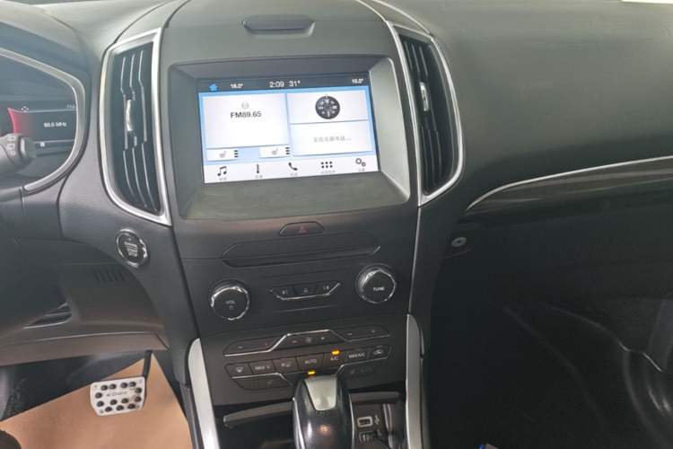 Used Ford Edge 2016 EcoBoost 245 Two-Wheel-Drive Titanium 7-Seater Audio And AC Panel
