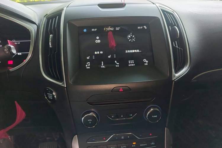 Used Ford Edge 2016 EcoBoost 245 Two-Wheel-Drive Titanium 7-Seater Audio And AC Panel