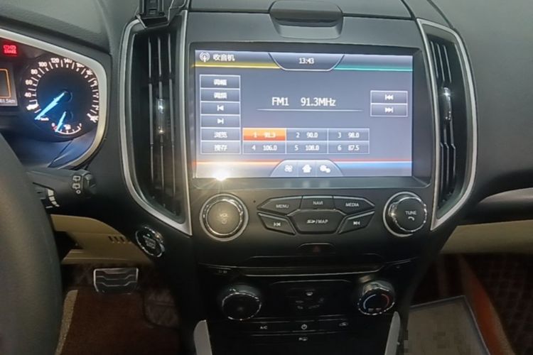 Used Ford Edge 2016 EcoBoost 245 Two-Wheel-Drive Titanium 5-Seater Audio And AC Panel