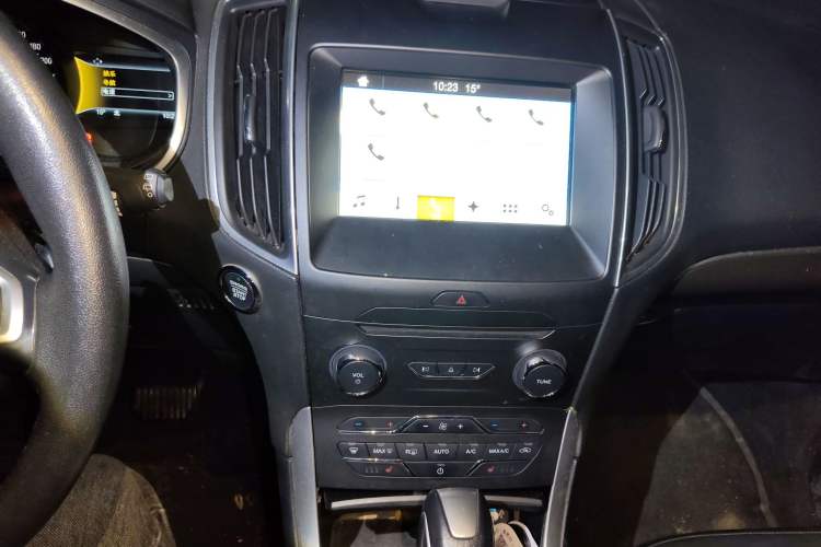 Used Ford Edge 2016 EcoBoost 245 Four-Wheel Drive Titanium Edition 7-Seater Audio And AC Panel