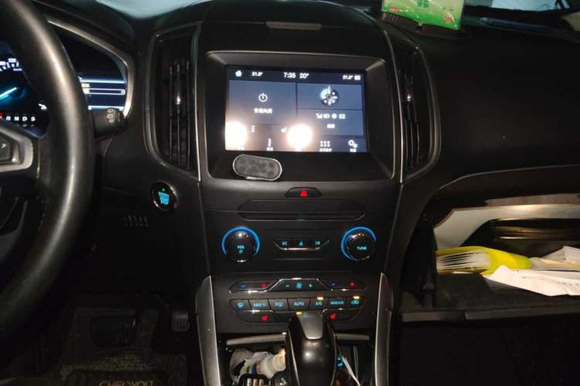 Used Ford Edge 2016 EcoBoost 245 Two-Wheel-Drive Titanium 7-Seater Audio And AC Panel