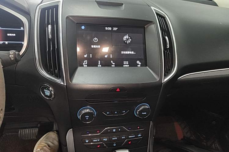 Used Ford Edge 2016 EcoBoost 245 Two-Wheel-Drive Titanium 7-Seater Audio And AC Panel