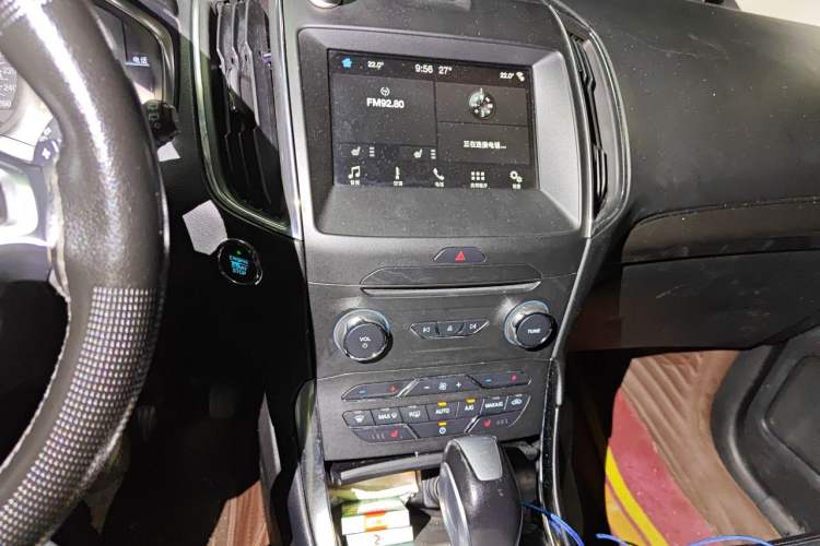 Used Ford Edge 2016 EcoBoost 245 Two-Wheel-Drive Titanium 7-Seater Audio And AC Panel