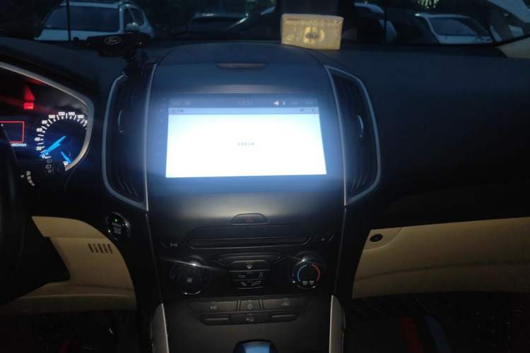 Used Ford Edge 2016 EcoBoost 245 Two-Wheel-Drive Titanium 5-Seater Audio And AC Panel
