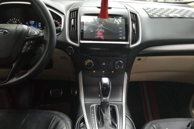 Used Ford Edge 2016 EcoBoost 245 Two-Wheel-Drive Titanium 5-Seater Audio And AC Panel