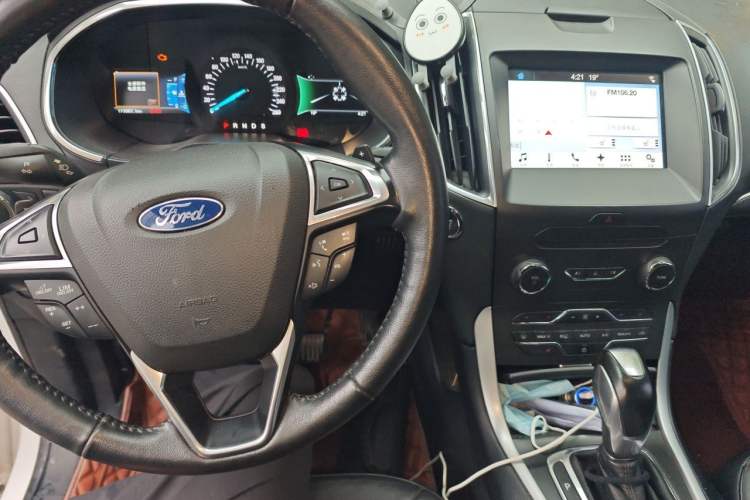 Used Ford Edge 2016 EcoBoost 245 Four-Wheel Drive Titanium Edition 7-Seater Audio And AC Panel