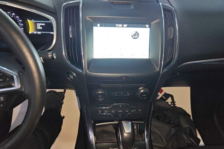 Used Ford Edge 2016 EcoBoost 245 Two-Wheel-Drive Titanium 7-Seater Audio And AC Panel