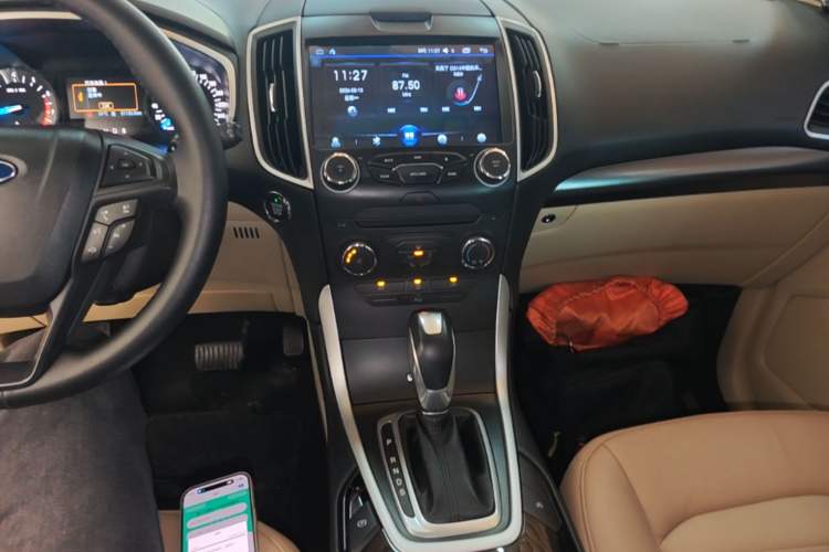 Used Ford Edge 2016 EcoBoost 245 Two-Wheel-Drive Titanium 5-Seater Audio And AC Panel