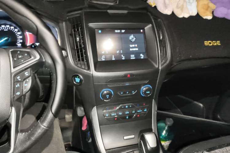 Used Ford Edge 2016 EcoBoost 245 Two-Wheel-Drive Titanium 7-Seater Audio And AC Panel