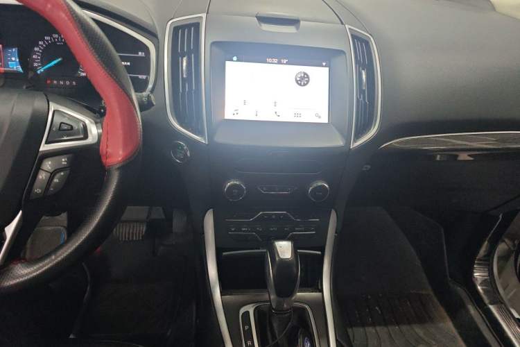 Used Ford Edge 2016 EcoBoost 245 Two-Wheel-Drive Titanium 7-Seater Audio And AC Panel