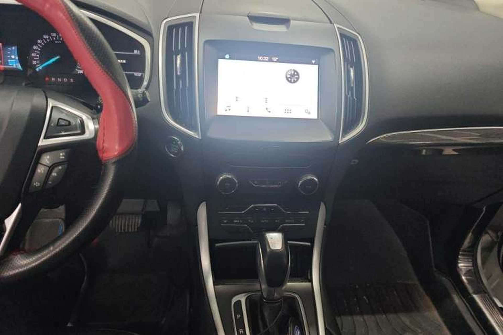 Used Ford Edge 2016 EcoBoost 245 Two-Wheel-Drive Titanium 7-Seater Audio And AC Panel