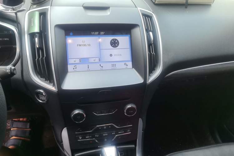 Used Ford Edge 2016 EcoBoost 245 Two-Wheel-Drive Titanium 7-Seater Audio And AC Panel