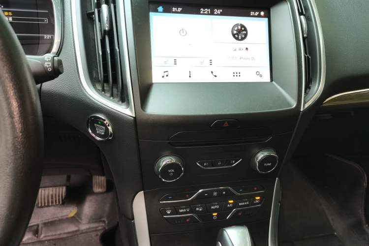 Used Ford Edge 2016 EcoBoost 245 Two-Wheel-Drive Titanium 7-Seater Audio And AC Panel