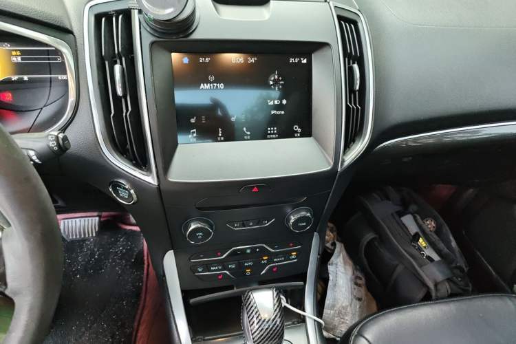 Used Ford Edge 2016 EcoBoost 245 Two-Wheel-Drive Titanium 7-Seater Audio And AC Panel