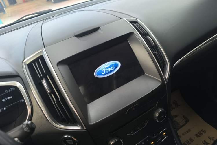 Used Ford Edge 2016 EcoBoost 245 Two-Wheel-Drive Titanium 7-Seater Audio And AC Panel