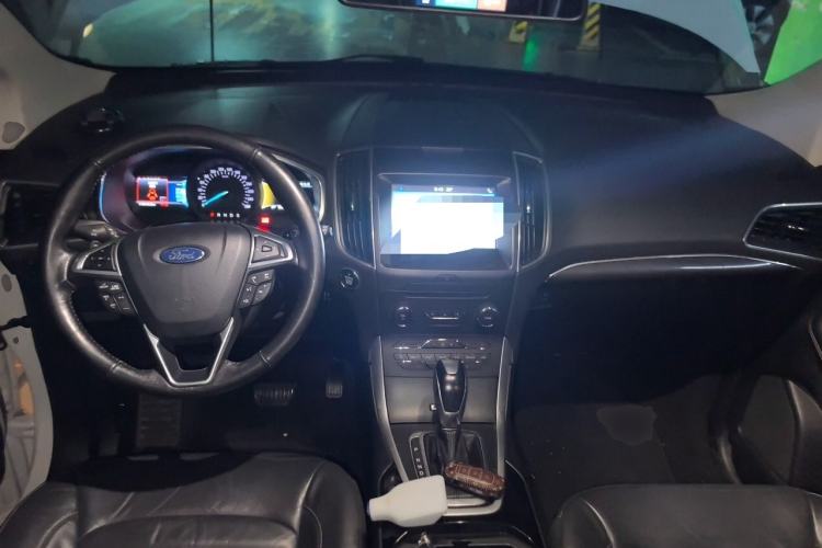 Used Ford Edge 2016 EcoBoost 245 Two-Wheel-Drive Titanium 7-Seater Center Console