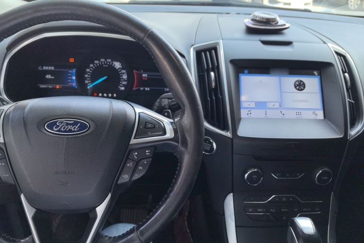 Used Ford Edge 2016 EcoBoost 245 Two-Wheel-Drive Titanium 7-Seater Center Console