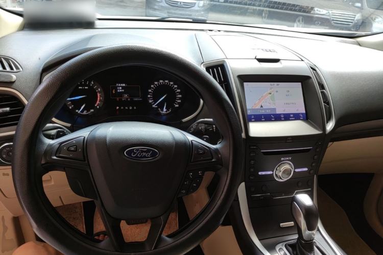 Used Ford Edge 2016 EcoBoost 245 Two-Wheel-Drive Titanium 5-Seater Center Console