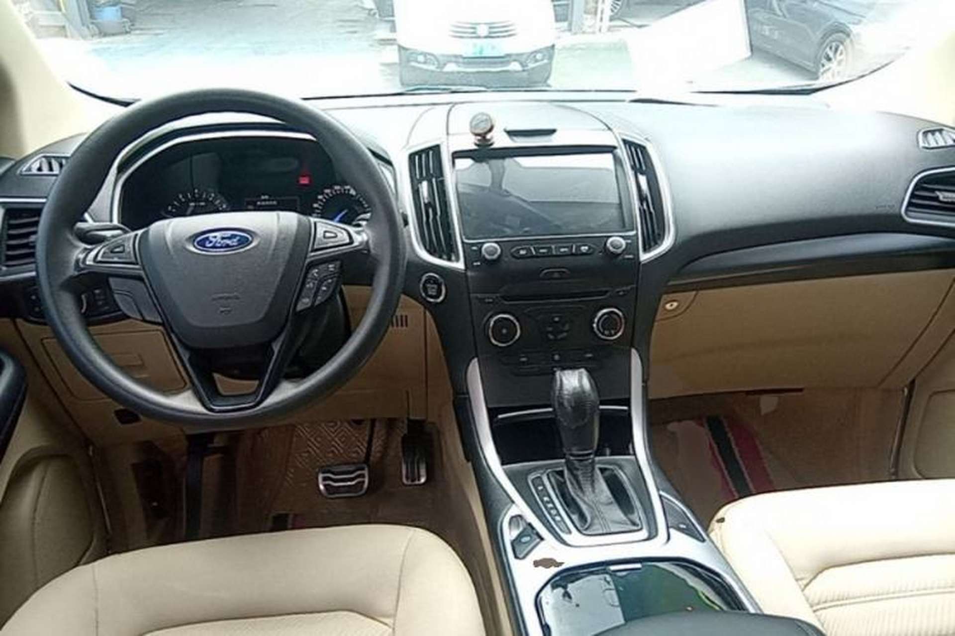 Used Ford Edge 2016 EcoBoost 245 Two-Wheel-Drive Titanium 5-Seater Center Console