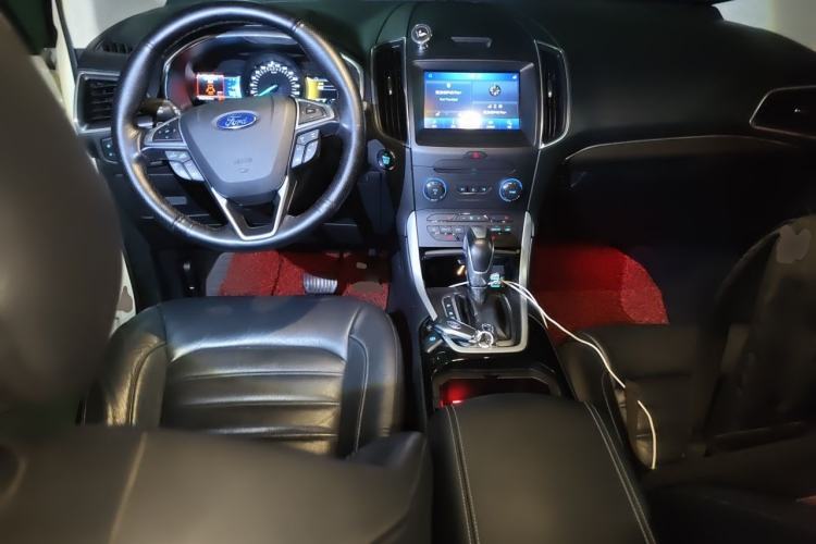Used Ford Edge 2016 EcoBoost 245 Two-Wheel-Drive Titanium 7-Seater Center Console