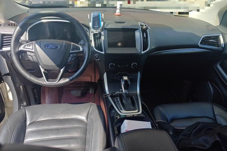 Used Ford Edge 2016 EcoBoost 245 Four-Wheel Drive Titanium Edition 7-Seater Center Console