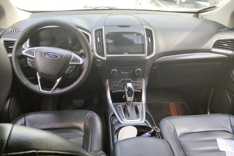 Used Ford Edge 2016 EcoBoost 245 Two-Wheel-Drive Titanium 7-Seater Center Console
