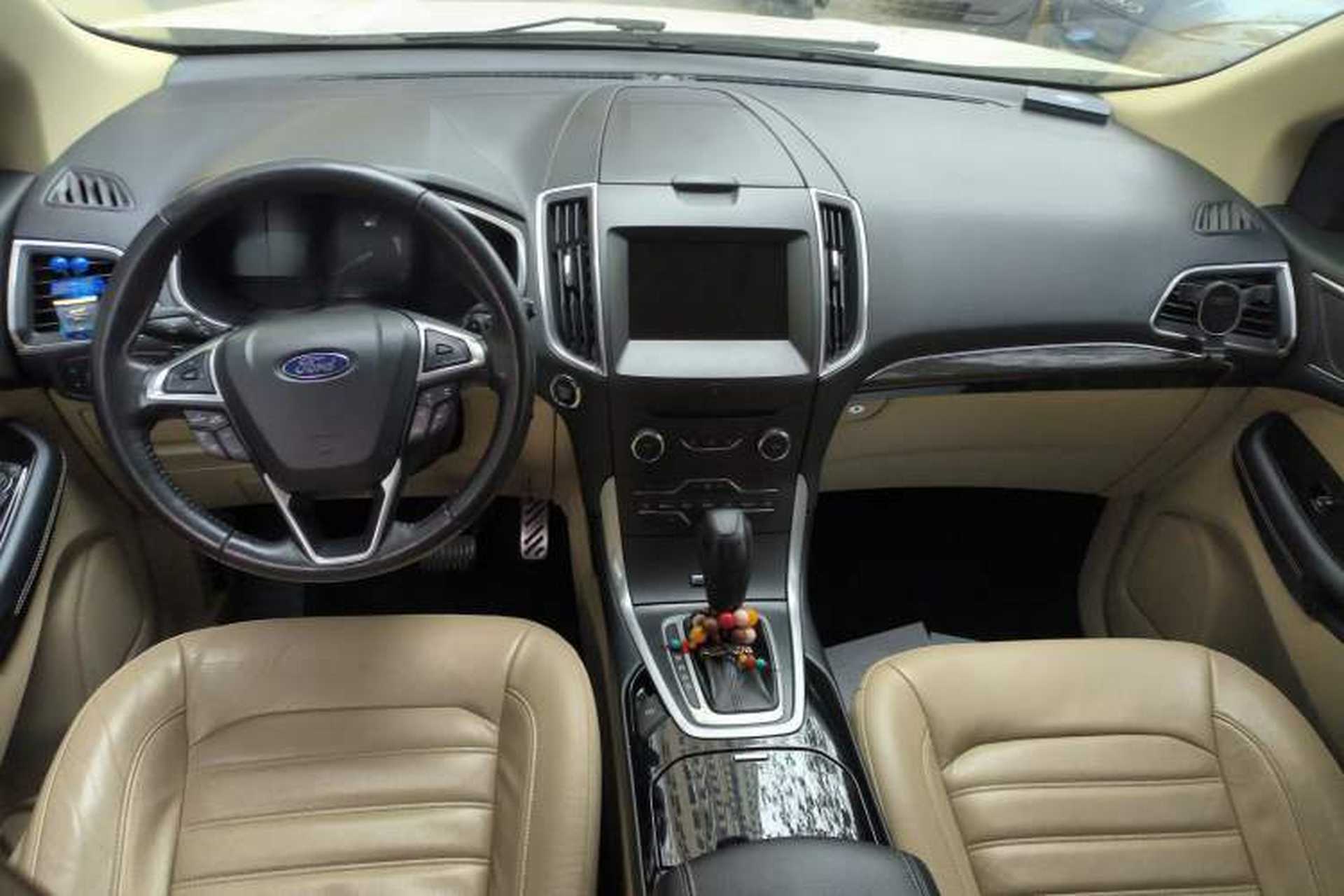 Used Ford Edge 2016 EcoBoost 245 Two-Wheel-Drive Titanium 7-Seater Center Console