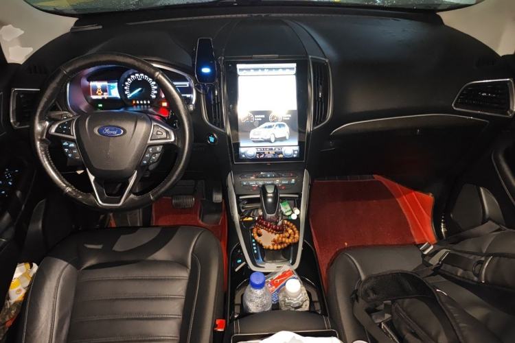 Used Ford Edge 2016 EcoBoost 245 Two-Wheel-Drive Titanium 7-Seater Center Console