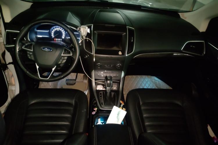 Used Ford Edge 2016 EcoBoost 245 Two-Wheel-Drive Titanium 7-Seater Center Console