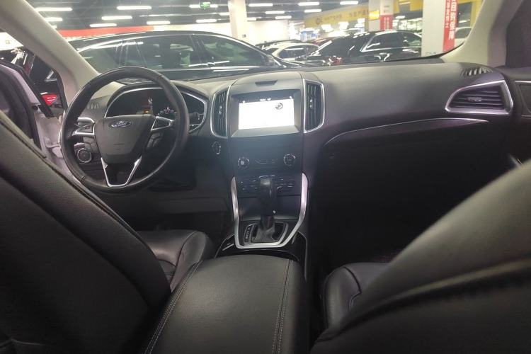 Used Ford Edge 2016 EcoBoost 245 Two-Wheel-Drive Titanium 7-Seater Center Console