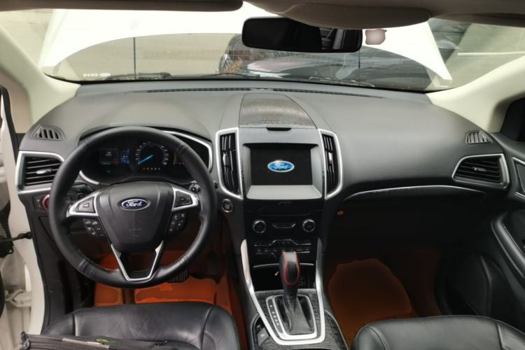 Used Ford Edge 2016 EcoBoost 245 Two-Wheel-Drive Titanium 7-Seater Center Console