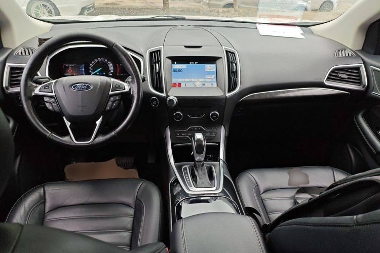 Used Ford Edge 2016 EcoBoost 245 Two-Wheel-Drive Titanium 7-Seater Center Console