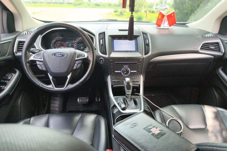 Used Ford Edge 2016 EcoBoost 245 Four-Wheel Drive Titanium 7-Seater Center Console