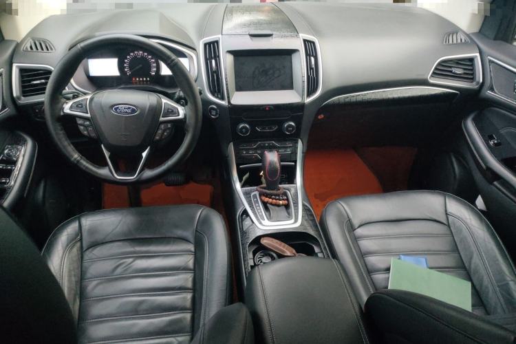 Used Ford Edge 2016 EcoBoost 245 Two-Wheel-Drive Titanium 7-Seater Center Console