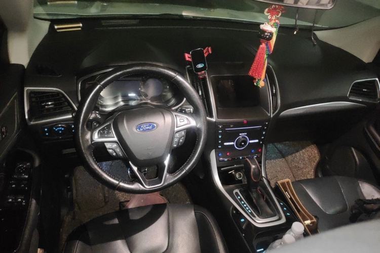 Used Ford Edge 2016 EcoBoost 245 Four-Wheel Drive Titanium 7-Seater Center Console
