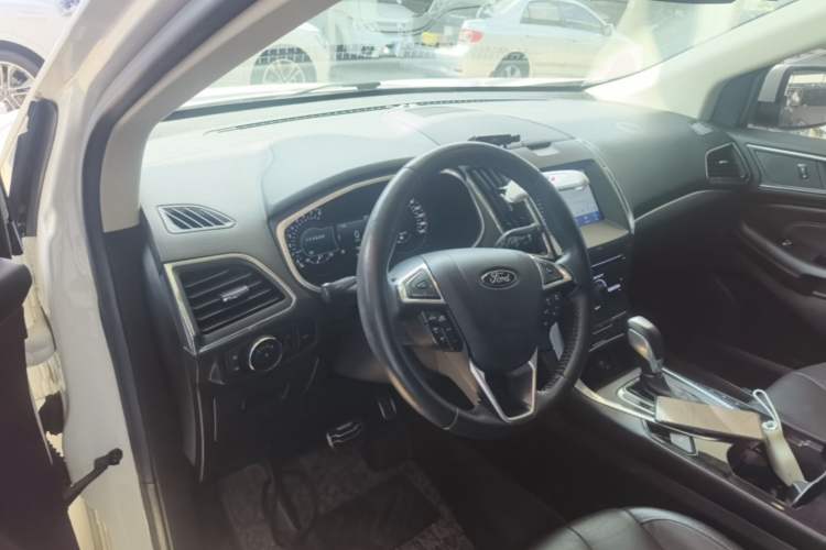 Used Ford Edge 2016 EcoBoost 245 Four-Wheel Drive Titanium 7-Seater Center Console