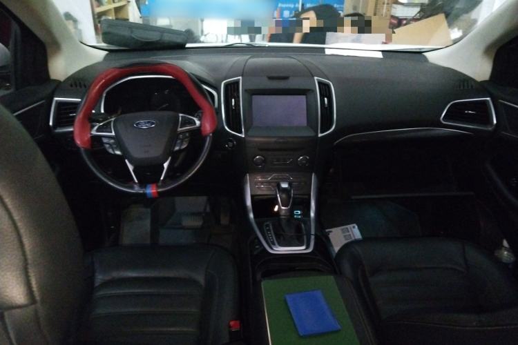 Used Ford Edge 2016 EcoBoost 245 Two-Wheel-Drive Titanium 7-Seater Center Console