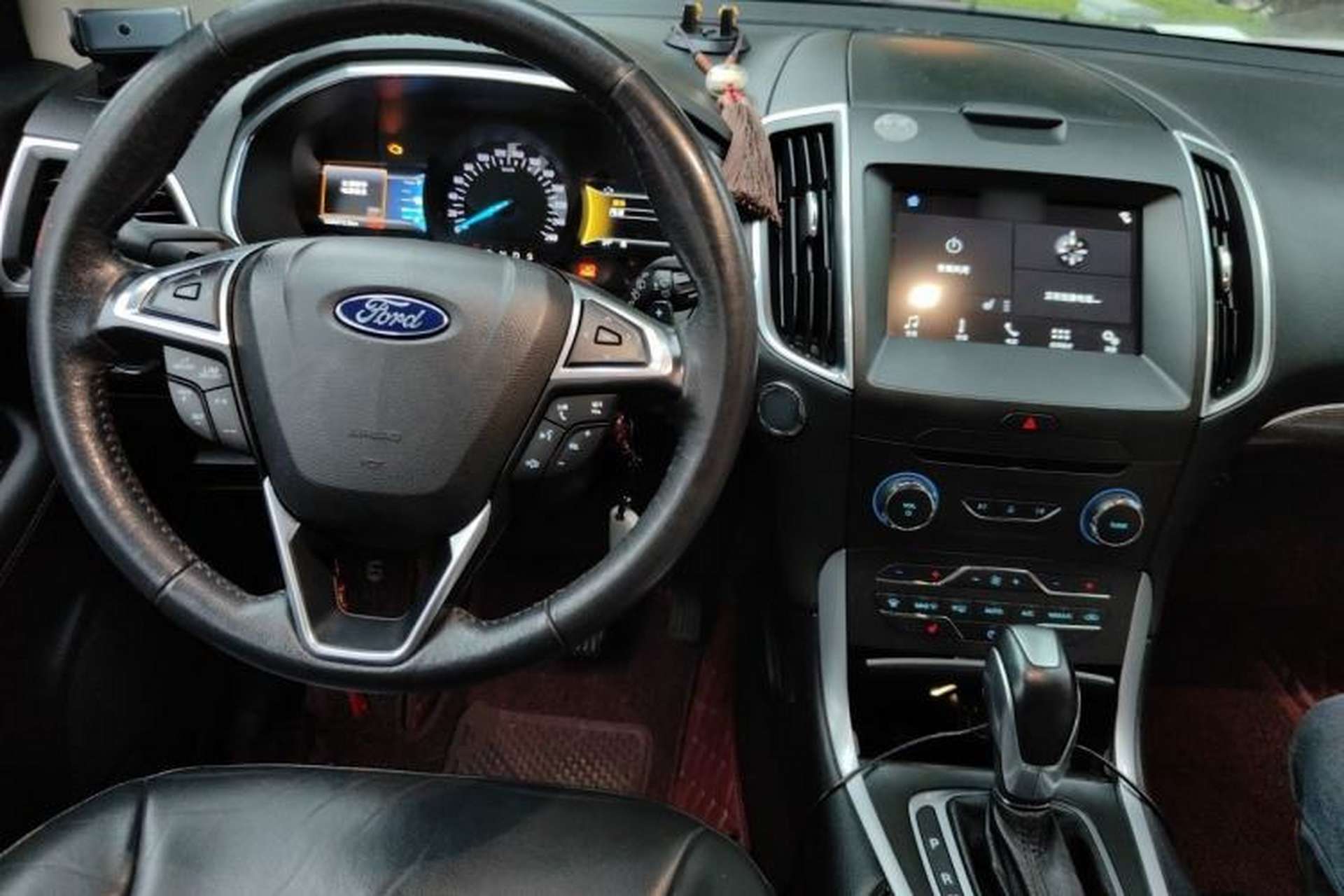 Used Ford Edge 2016 EcoBoost 245 Two-Wheel-Drive Titanium 7-Seater Center Console
