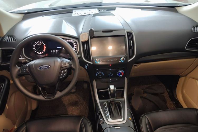 Used Ford Edge 2016 EcoBoost 245 Two-Wheel-Drive Titanium 5-Seater Center Console