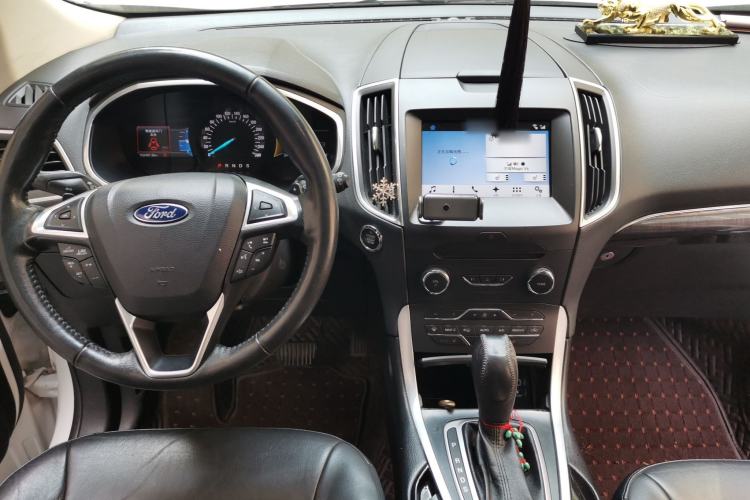 Used Ford Edge 2016 EcoBoost 245 Four-Wheel Drive Titanium Edition 7-Seater Center Console
