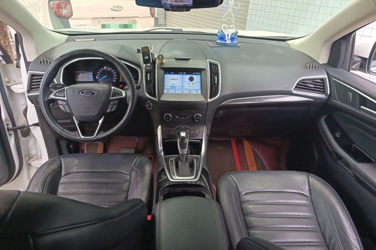 Used Ford Edge 2016 EcoBoost 245 Two-Wheel-Drive Titanium 7-Seater Center Console