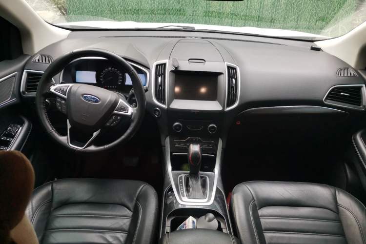 Used Ford Edge 2016 EcoBoost 245 Two-Wheel-Drive Titanium 7-Seater Center Console