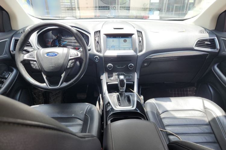 Used Ford Edge 2016 EcoBoost 245 Two-Wheel-Drive Titanium 7-Seater Center Console